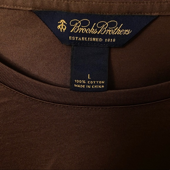 5/$20 Brooks Brothers Brown Short Sleeve Tee - Picture 3 of 4